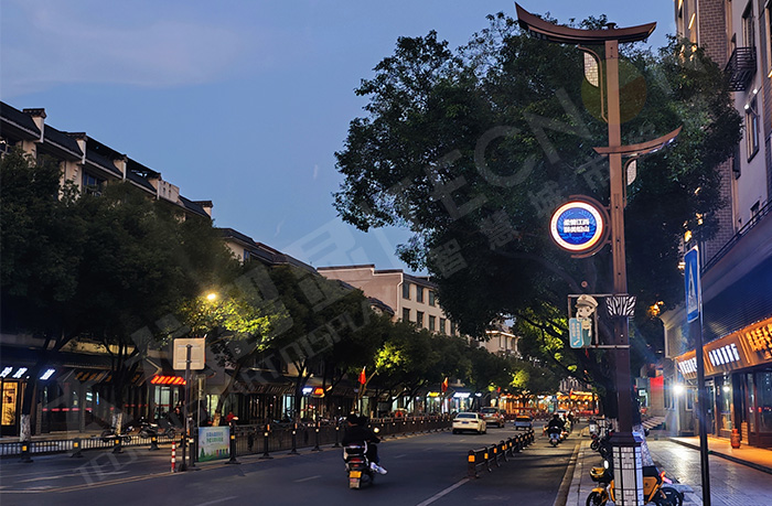 LED廣告機(jī),LED燈桿屏